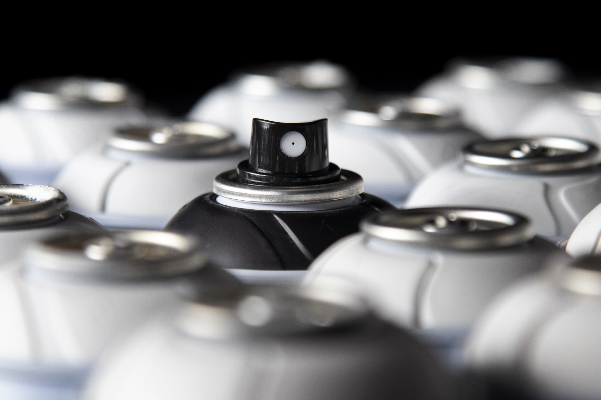 烤漆與自噴漆耐久性對比分析：工藝、性能與應(yīng)用場景全解析